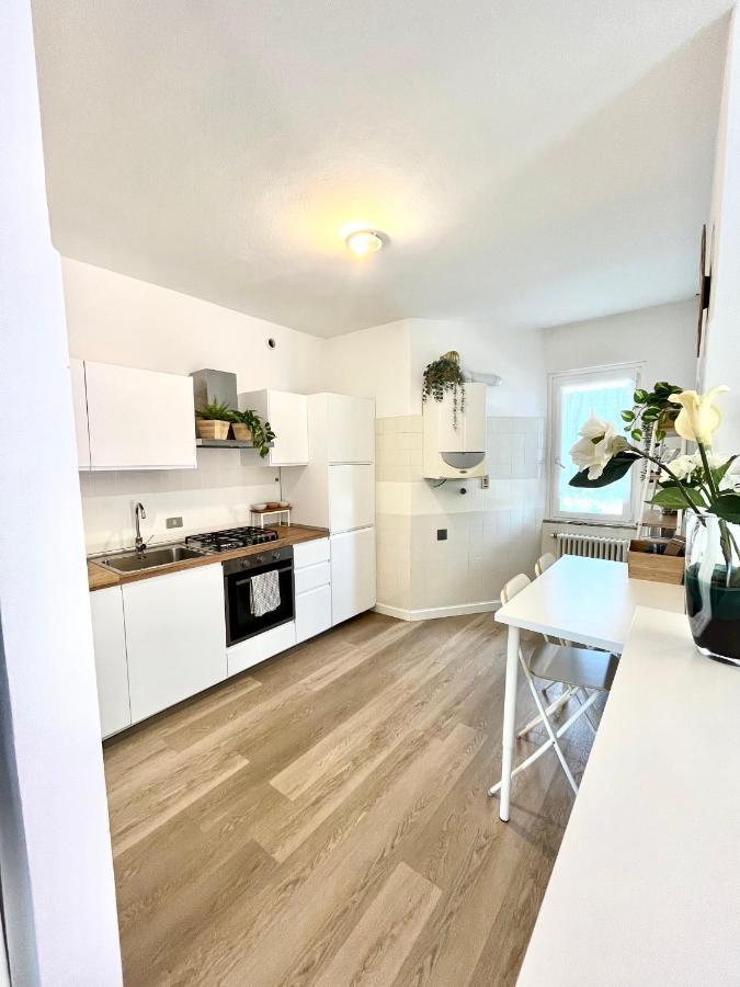 Family Apartment 2 Sirmione Bagian luar foto
