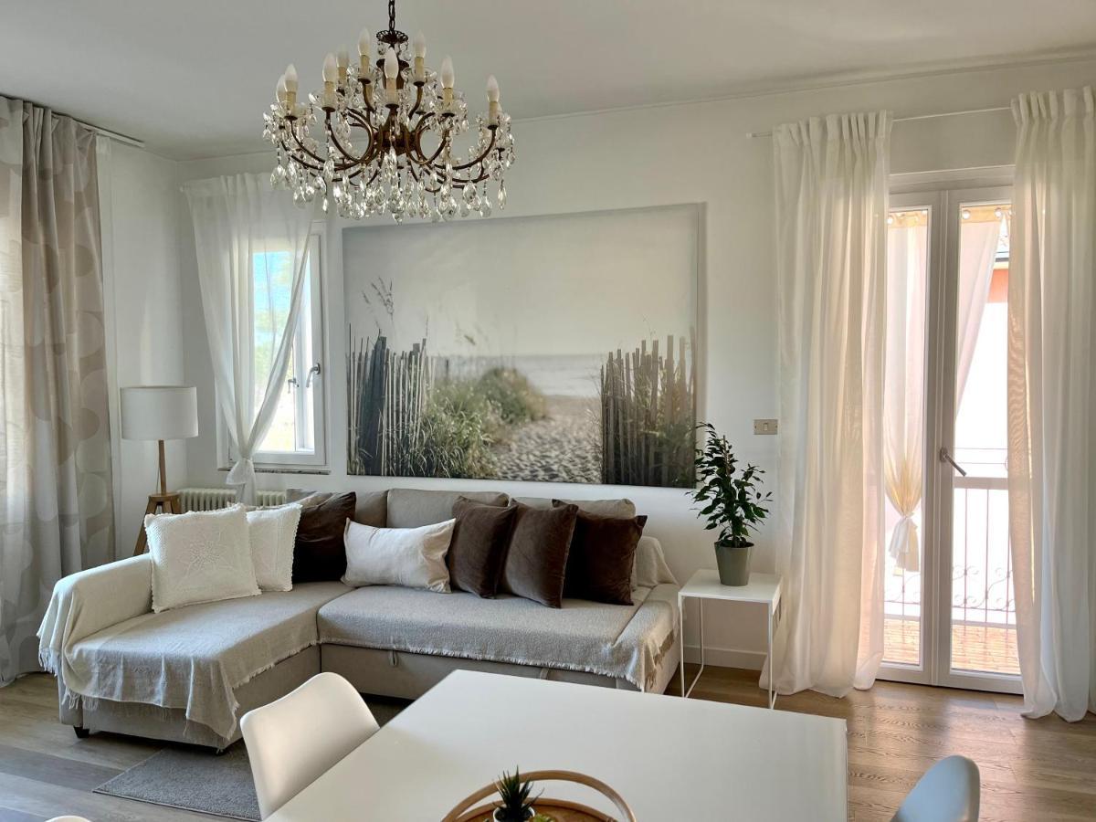 Family Apartment 2 Sirmione Bagian luar foto