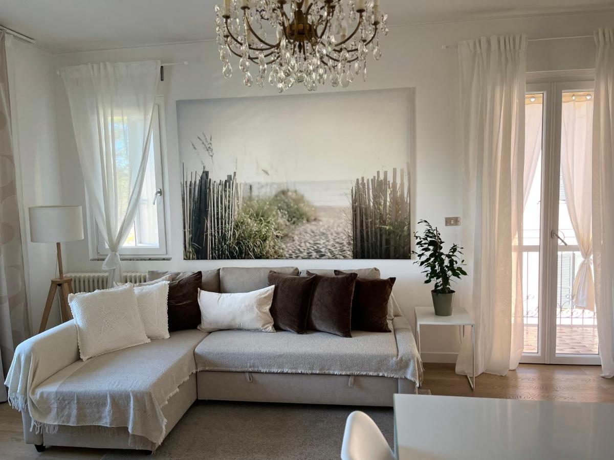 Family Apartment 2 Sirmione Bagian luar foto