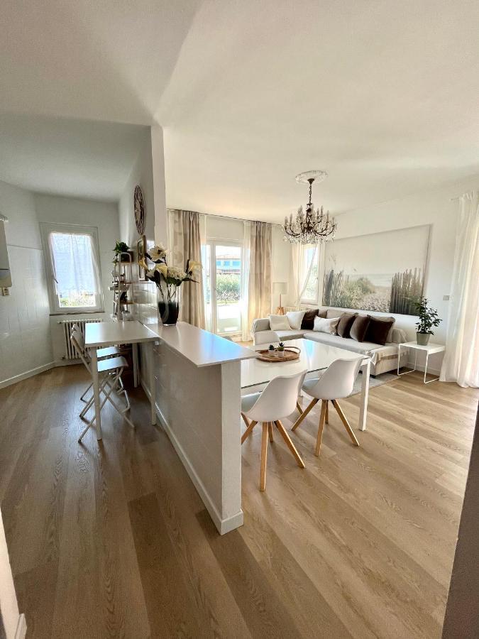 Family Apartment 2 Sirmione Bagian luar foto