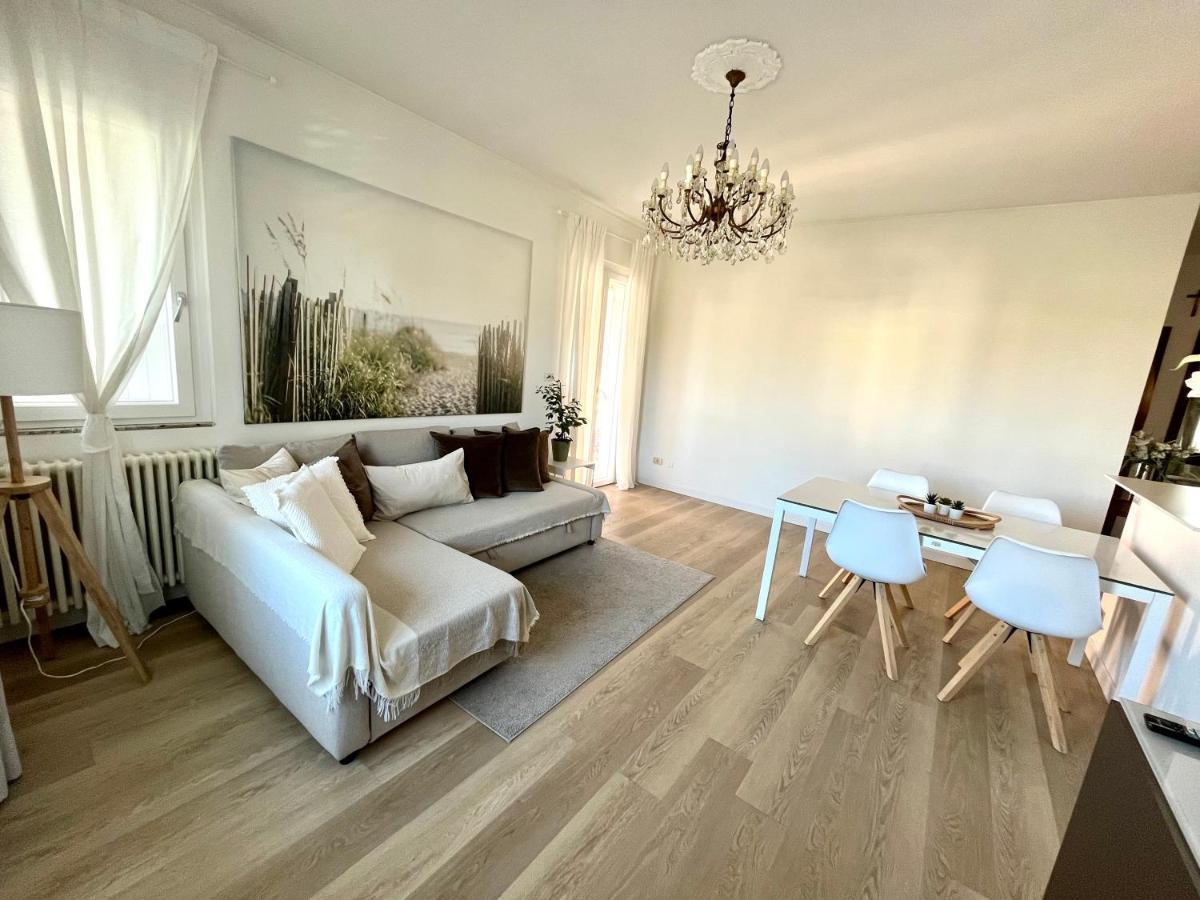 Family Apartment 2 Sirmione Bagian luar foto
