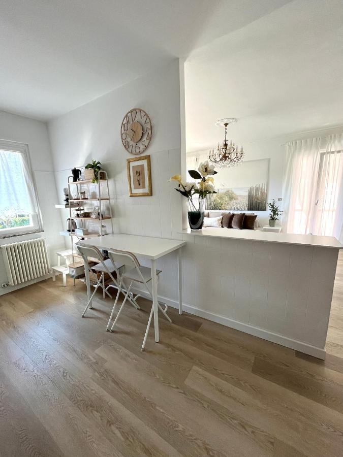 Family Apartment 2 Sirmione Bagian luar foto