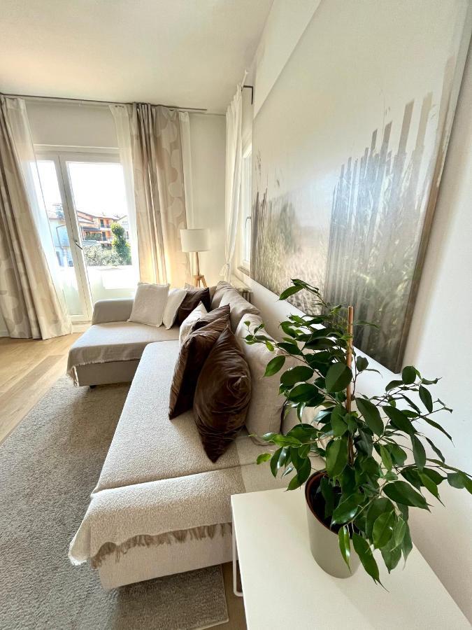 Family Apartment 2 Sirmione Bagian luar foto
