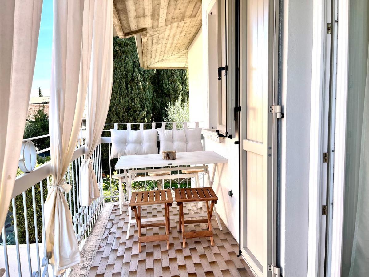 Family Apartment 2 Sirmione Bagian luar foto