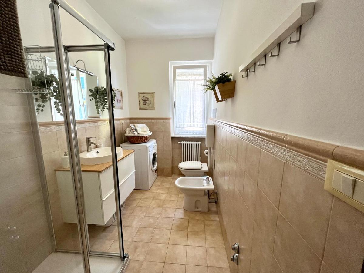 Family Apartment 2 Sirmione Bagian luar foto