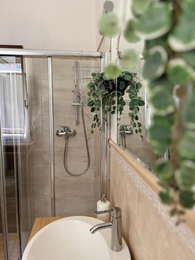 Family Apartment 2 Sirmione Bagian luar foto
