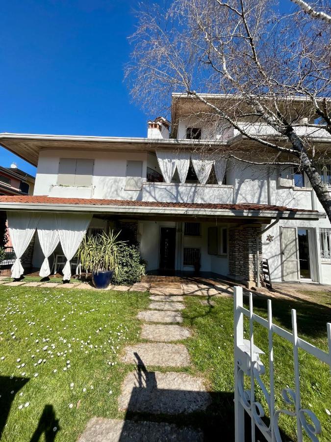 Family Apartment 2 Sirmione Bagian luar foto