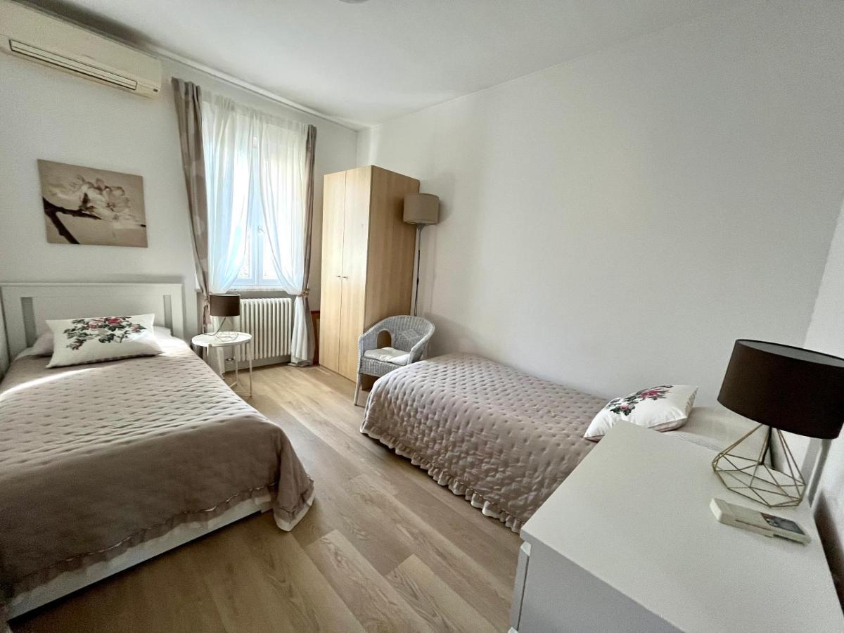 Family Apartment 2 Sirmione Bagian luar foto
