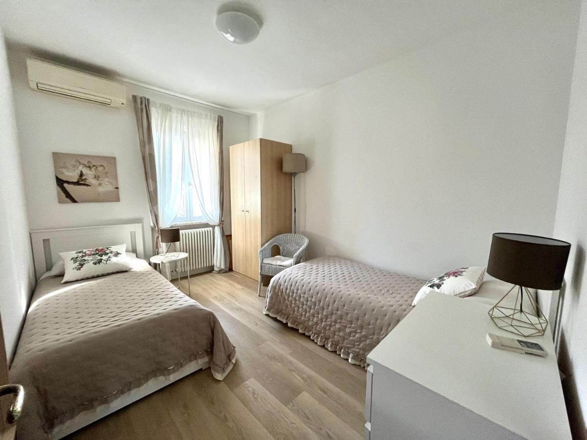 Family Apartment 2 Sirmione Bagian luar foto