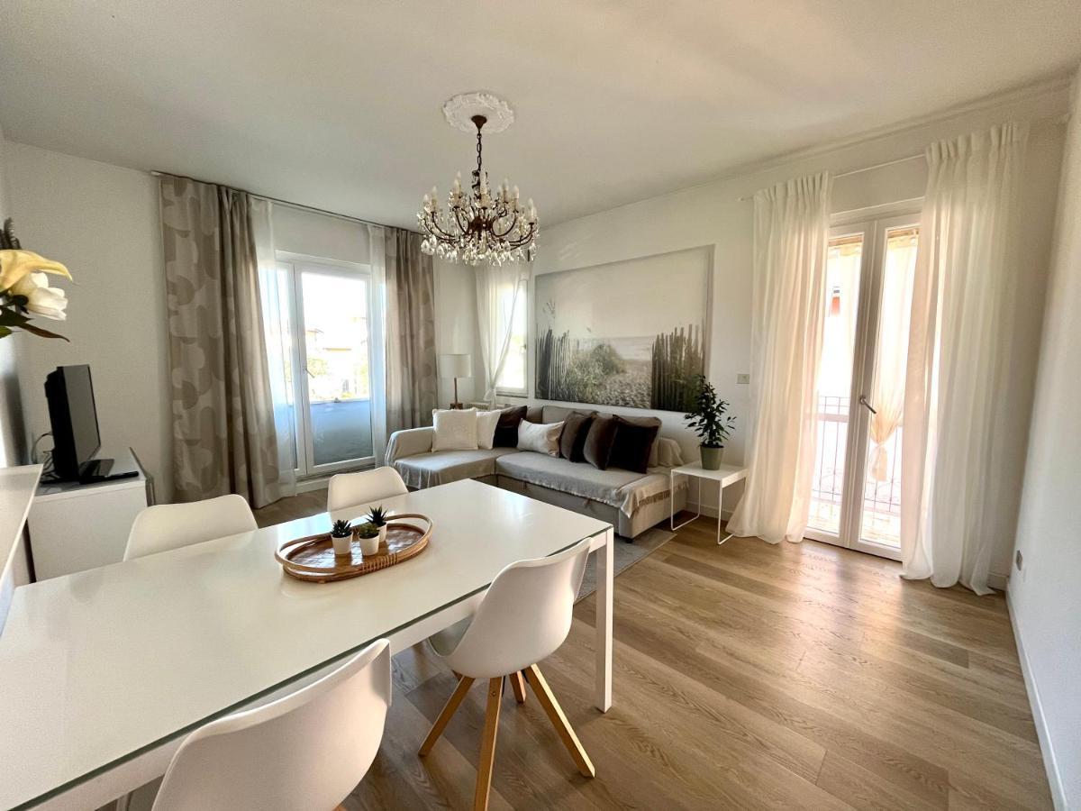 Family Apartment 2 Sirmione Bagian luar foto