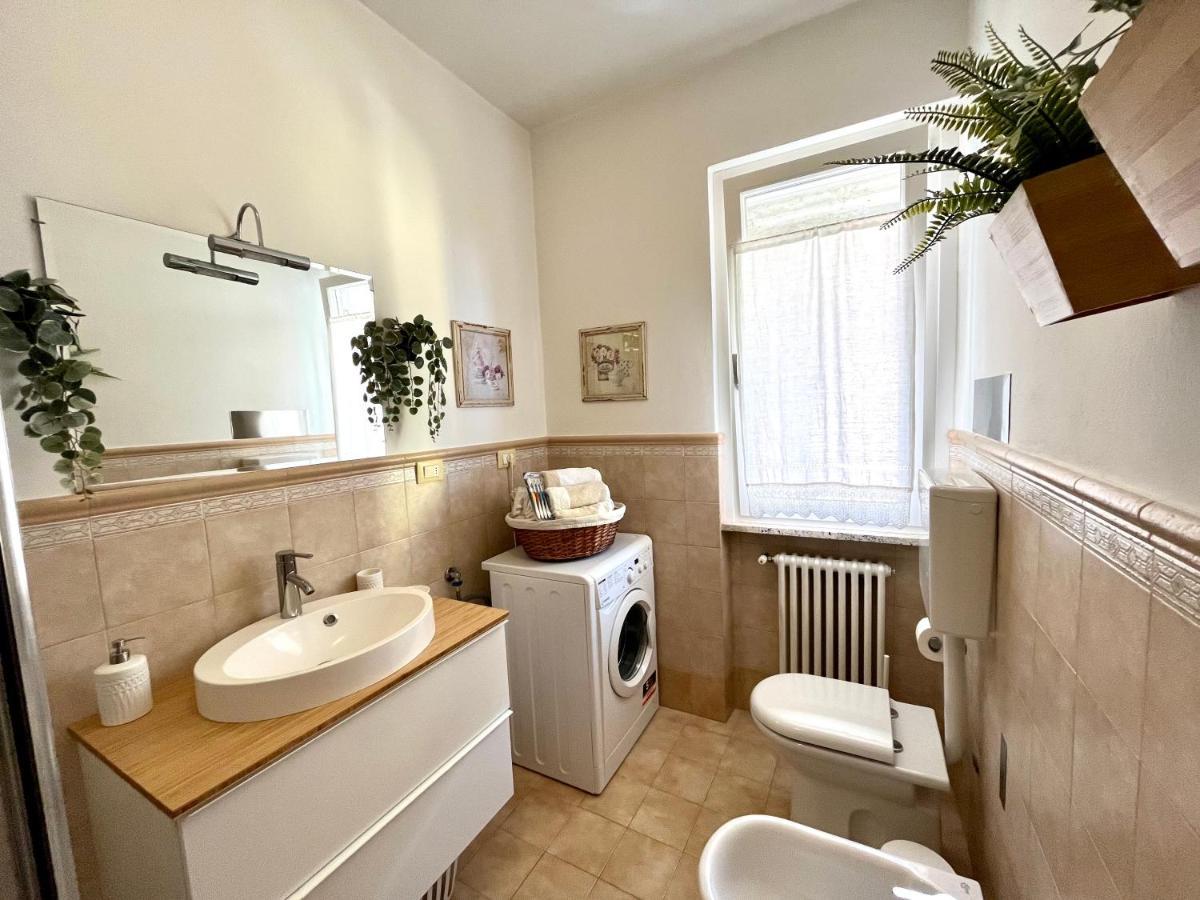Family Apartment 2 Sirmione Bagian luar foto
