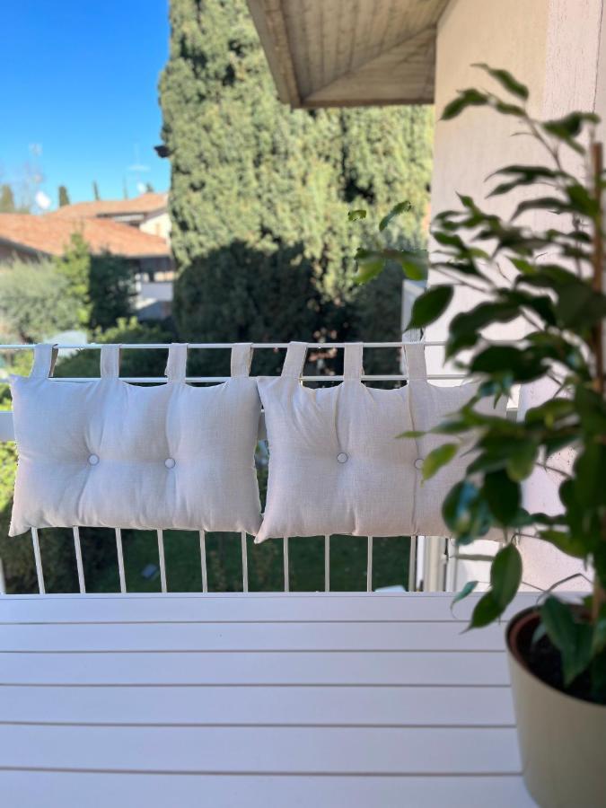 Family Apartment 2 Sirmione Bagian luar foto